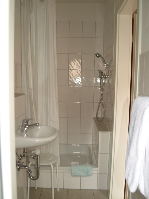 Gaestehaus In Der Gotthardtstrasse Ерфурт Номер фото