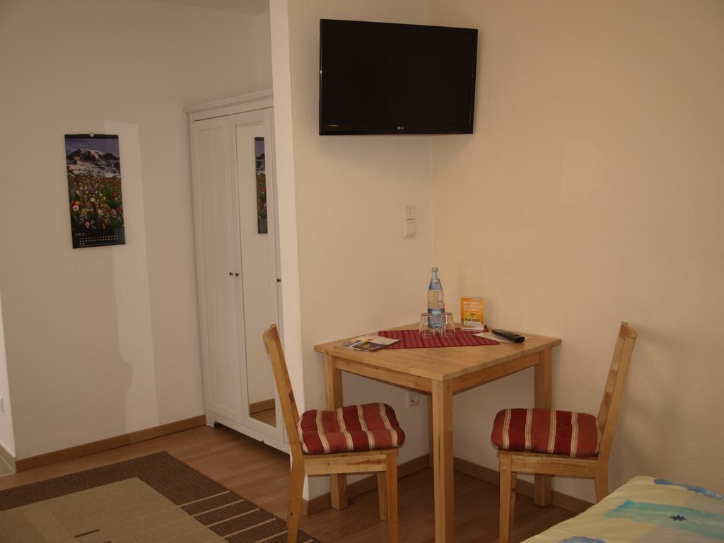 Gaestehaus In Der Gotthardtstrasse Ерфурт Номер фото
